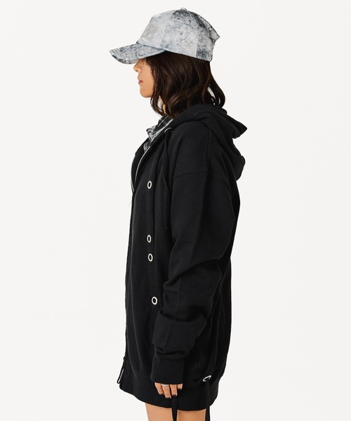 BEEDEN（ビーデン）の「SCULPTED SHIRRING HOODIE（パーカー・レディース・ホワイト/ブラック/グレー/レッド・FREE）」の11枚目の写真