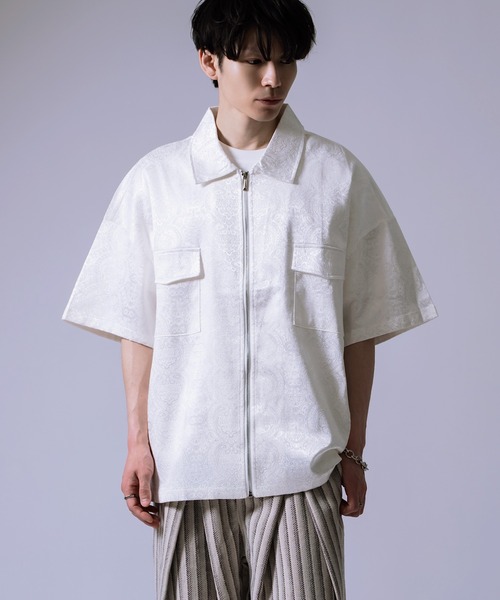 Crownor（クラウノアー）の「ペイズリー柄 半袖ジップシャツ（シャツ/ブラウス・メンズ・ブラック/ホワイト・LARGE/MEDIUM）」の2枚目の写真