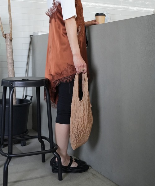 Kotoe（コトエ）の「コンパクト くしゅくしゅバッグ（トートバッグ・レディース・ダークグレー/パープル/ブラック/ベージュ/コーラル/ライトグリーン・FREE）」の21枚目の写真