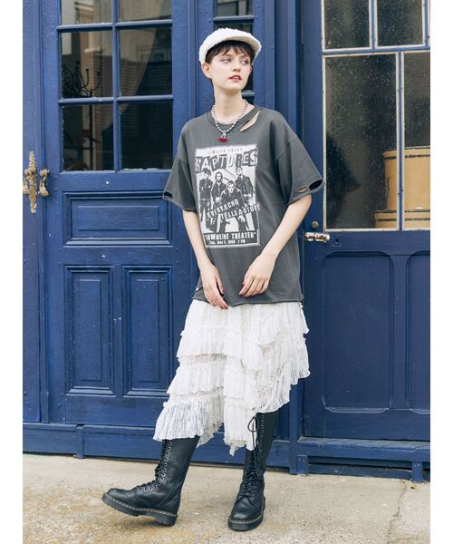 jouetie（ジュエティ）の「グランジダメージTシャツ（Tシャツ/カットソー・レディース・レッド/ブラック/オフホワイト・FREE）」の6枚目の写真