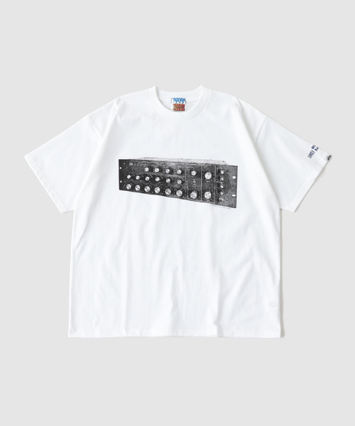 CITY COUNTRY CITY(シティーカントリーシティー)の「CITY COUNTRY CITY / シティーカントリーシティー UREI Tsh(Tシャツ/カットソー・メンズ・ホワイト/ブラック・MEDIUM/LARGE)」の2枚目の写真