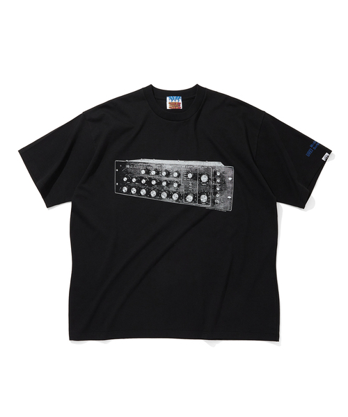 CITY COUNTRY CITY(シティーカントリーシティー)の「CITY COUNTRY CITY / シティーカントリーシティー UREI Tsh(Tシャツ/カットソー・メンズ・ホワイト/ブラック・MEDIUM/LARGE)」の1枚目の写真