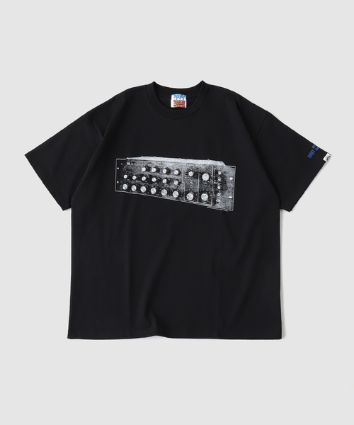 CITY COUNTRY CITY(シティーカントリーシティー)の「CITY COUNTRY CITY / シティーカントリーシティー UREI Tsh(Tシャツ/カットソー・メンズ・ホワイト/ブラック・MEDIUM/LARGE)」の3枚目の写真