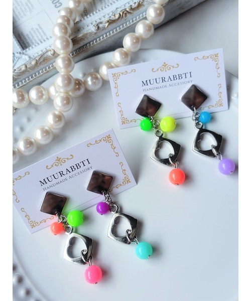 VIBGYOR(ヴィブジョー)の「【MUURABBTI】ハートのカラフルポップピアス(MA)(ピアス(両耳用)・レディース・ピンク系その他/オレンジ系その他・FREE)」の3枚目の写真