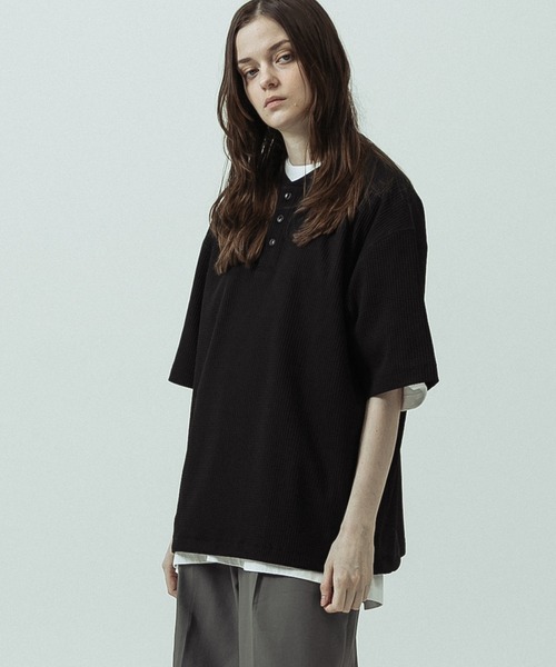 SLICK(スリック)の「【SLICK/スリック】Tech Thermal Drawstring Henley Neck/テックサーマルドローストリングヘンリーネックTシャツ(Tシャツ/カットソー・メンズ・サックスブルー/ブラック/スミクロ/グレイッシュベージュ・3/2/1)」の5枚目の写真
