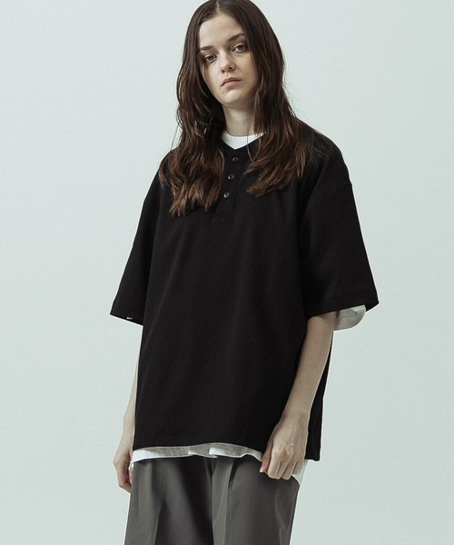 SLICK(スリック)の「【SLICK/スリック】Tech Thermal Drawstring Henley Neck/テックサーマルドローストリングヘンリーネックTシャツ(Tシャツ/カットソー・メンズ・サックスブルー/ブラック/スミクロ/グレイッシュベージュ・3/2/1)」の8枚目の写真