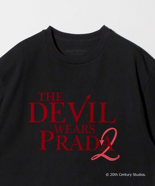 別注】＜プラダを着た悪魔2＞ ロゴ プリント Tシャツ（Tシャツ