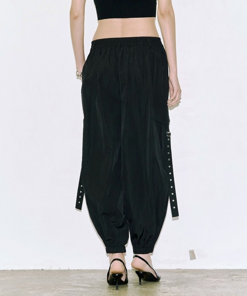 JOSE MOON（ジョゼムーン）の「VOLUME CARGO PANTS/ボリュームカーゴパンツ（カーゴパンツ・レディース・ブラック・38/36）」の6枚目の写真