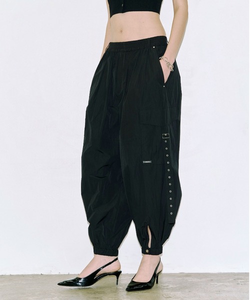 JOSE MOON（ジョゼムーン）の「VOLUME CARGO PANTS/ボリュームカーゴパンツ（カーゴパンツ・レディース・ブラック・38/36）」の4枚目の写真