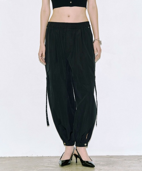 JOSE MOON（ジョゼムーン）の「VOLUME CARGO PANTS/ボリュームカーゴパンツ（カーゴパンツ・レディース・ブラック・38/36）」の2枚目の写真