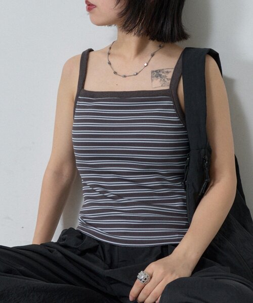 goocy（グーシー）の「【1枚で楽ちん＆可愛く決まる】カットリブボーダーカップ付きキャミ（キャミソール・レディース・チャコールグレー/グレー/ブラック・FREE）」の2枚目の写真