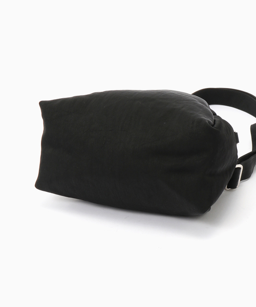 ITTI（イッチ）の「ITTI / イッチ ANNIE PUFFER MINI MADISON BAG（ショルダーバッグ・メンズ・ブラック/ブラウン・FREE）」の5枚目の写真