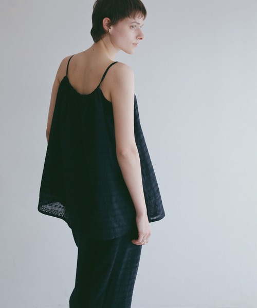 MANOF(マノフ)の「EMBROIDERY LACE CAMI TOPS(キャミソール・レディース・ブラック/ホワイト・F)」の15枚目の写真