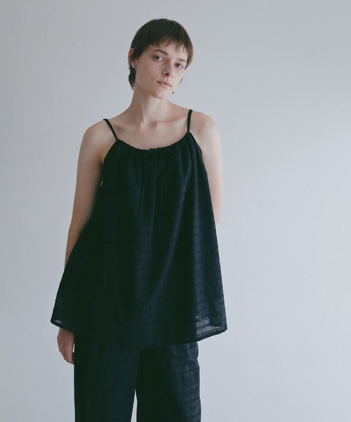 MANOF(マノフ)の「EMBROIDERY LACE CAMI TOPS(キャミソール・レディース・ブラック/ホワイト・F)」の12枚目の写真
