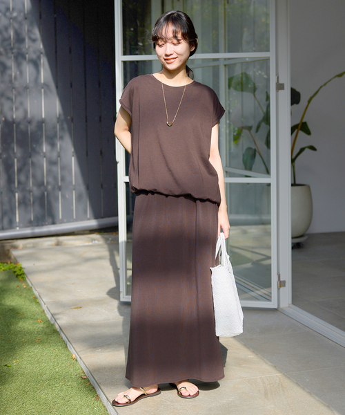 SLOBE IENA(スローブイエナ)の「《2枚セット/追加》ニュアンスカットソー×ナロースカートセットアップ(Tシャツ/カットソー・レディース・ブラック/ブラウン・38/36)」の5枚目の写真