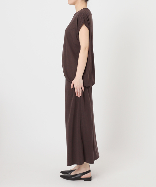 SLOBE IENA(スローブイエナ)の「《2枚セット/追加》ニュアンスカットソー×ナロースカートセットアップ(Tシャツ/カットソー・レディース・ブラック/ブラウン・38/36)」の9枚目の写真
