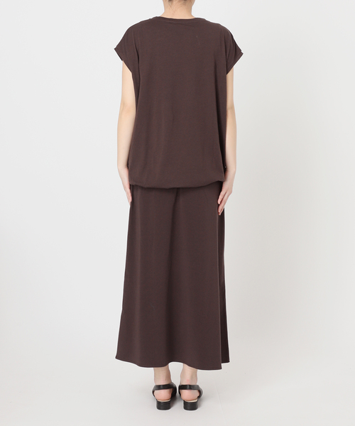 SLOBE IENA(スローブイエナ)の「《2枚セット/追加》ニュアンスカットソー×ナロースカートセットアップ(Tシャツ/カットソー・レディース・ブラック/ブラウン・38/36)」の11枚目の写真