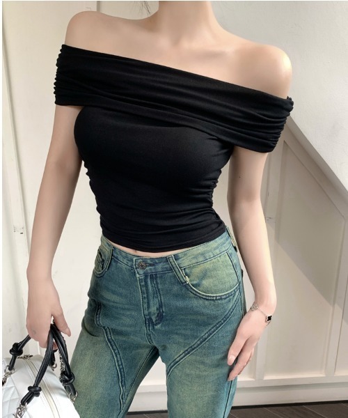 semuse（セミューズ）の「シンプルオフショルダークロップド丈半袖トップス（Tシャツ/カットソー・レディース・ブラック/ホワイト・FREE）」の16枚目の写真
