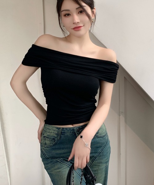 semuse（セミューズ）の「シンプルオフショルダークロップド丈半袖トップス（Tシャツ/カットソー・レディース・ブラック/ホワイト・FREE）」の17枚目の写真