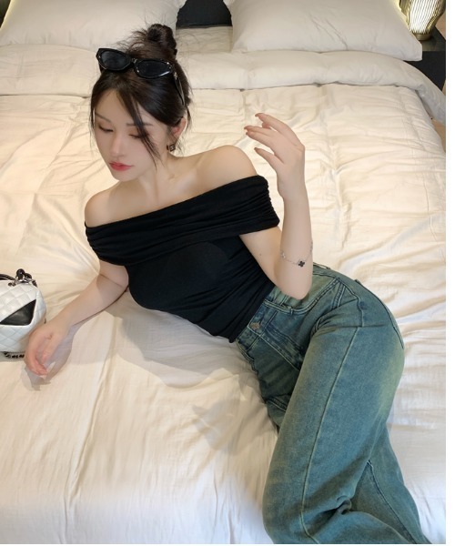 semuse（セミューズ）の「シンプルオフショルダークロップド丈半袖トップス（Tシャツ/カットソー・レディース・ブラック/ホワイト・FREE）」の22枚目の写真
