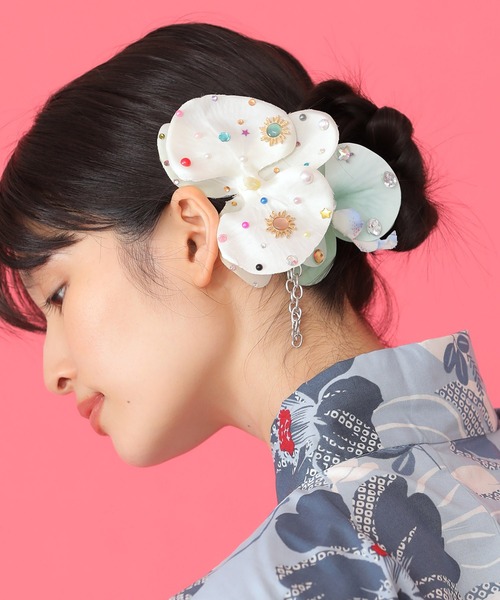 Casselini(キャセリーニ)の「Casselini(キャセリーニ)ビジューフラワー2Wayクリップ(2個セット)(バレッタ/ヘアクリップ・レディース・B/A・FREE)」の15枚目の写真