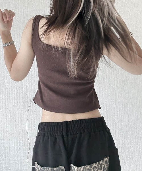 YACA(ヤーカ)の「Mellow Rib Tanktop/メロウリブタンクトップ(タンクトップ・レディース・ブラウン/ブラック/グレー・FREE)」の18枚目の写真