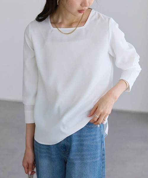 Pierrot(ピエロ)の「イージーケア スクエアネックジョーゼットベーシックTブラウス(シャツ/ブラウス・レディース・オフホワイト/ライトグレー/ブラック/チャコール・L/LL/M)」の1枚目の写真