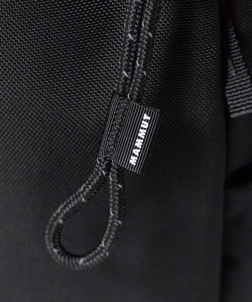 Mammut（マムート）の「MAMMUT/マムートXeron 2.0 JE 25 デイパック バックパック ブランドロゴ エンボス加工 ミニカラビナ付き アウトドア 2026年秋冬（バックパック/リュック・メンズ・ブラック・25L）」の3枚目の写真