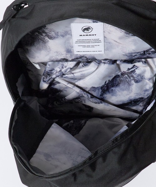Mammut（マムート）の「MAMMUT/マムートXeron 2.0 JE 25 デイパック バックパック ブランドロゴ エンボス加工 ミニカラビナ付き アウトドア 2026年秋冬（バックパック/リュック・メンズ・ブラック・25L）」の19枚目の写真