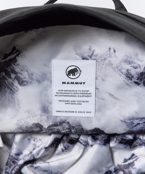Mammut（マムート）の「MAMMUT/マムートXeron 2.0 JE 25 デイパック バックパック ブランドロゴ エンボス加工 ミニカラビナ付き アウトドア 2026年秋冬（バックパック/リュック・メンズ・ブラック・25L）」の18枚目の写真