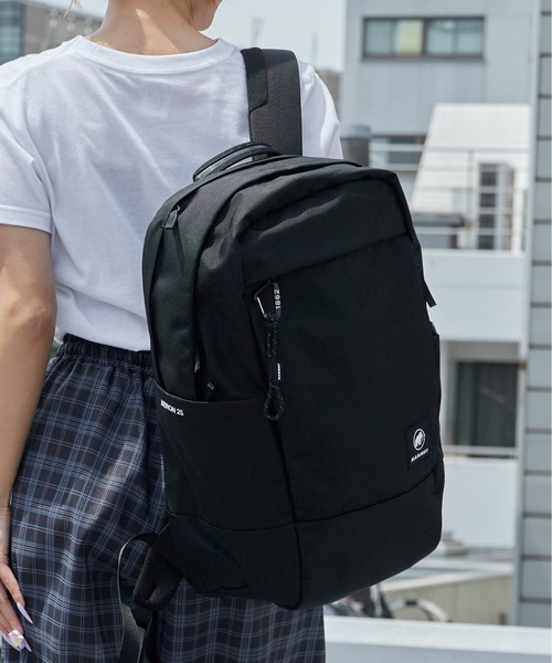 Mammut（マムート）の「MAMMUT/マムートXeron 2.0 JE 25 デイパック バックパック ブランドロゴ エンボス加工 ミニカラビナ付き アウトドア 2026年秋冬（バックパック/リュック・メンズ・ブラック・25L）」の7枚目の写真