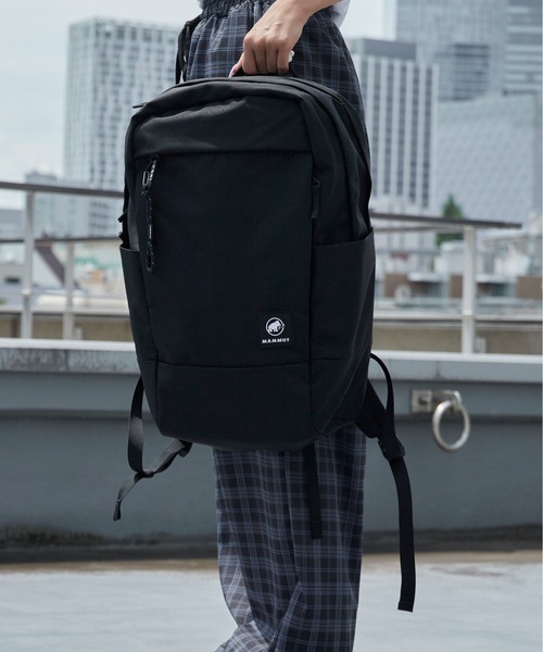 Mammut（マムート）の「MAMMUT/マムートXeron 2.0 JE 25 デイパック バックパック ブランドロゴ エンボス加工 ミニカラビナ付き アウトドア 2026年秋冬（バックパック/リュック・メンズ・ブラック・25L）」の6枚目の写真