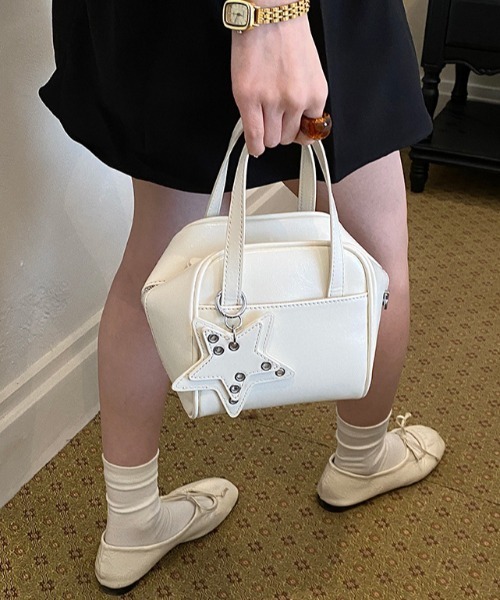mebole(メボレ)の「star charm square bag(ショルダーバッグ・レディース・アイボリー/ブラック・FREE)」の3枚目の写真