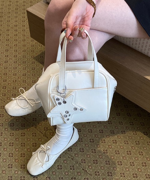 mebole(メボレ)の「star charm square bag(ショルダーバッグ・レディース・アイボリー/ブラック・FREE)」の7枚目の写真