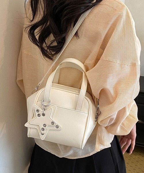 mebole(メボレ)の「star charm square bag(ショルダーバッグ・レディース・アイボリー/ブラック・FREE)」の8枚目の写真
