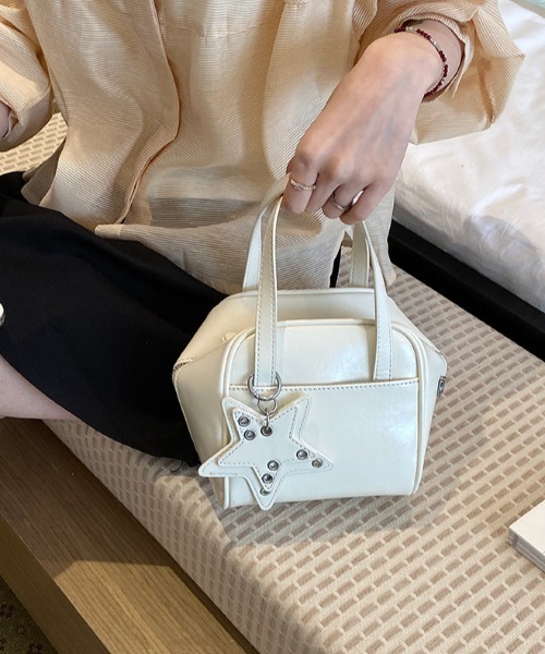 mebole(メボレ)の「star charm square bag(ショルダーバッグ・レディース・アイボリー/ブラック・FREE)」の12枚目の写真