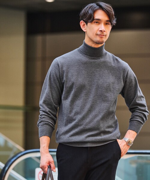 green label relaxing(グリーンレーベルリラクシング)の「【WEB限定】JUST fit ハイゲージ ジャケイン タートルネック ニット(ニット/セーター・メンズ・ブラック/ダークグレー/オリーブ・S/XL/M/L)」の1枚目の写真