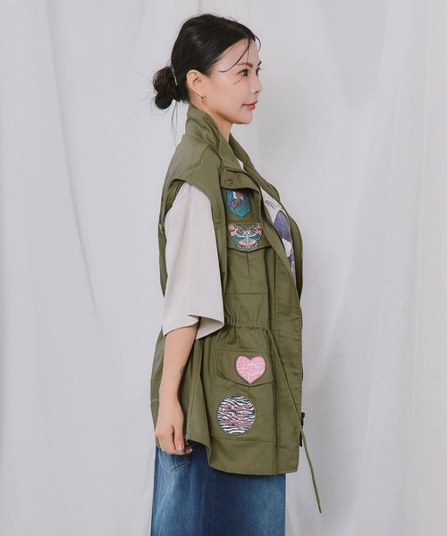 ScoLar(スカラー)の「ScoLar(スカラー) ワッペン付き 袖取り外し2WAYジャケット(ミリタリージャケット・レディース・カーキ/ブラック・MEDIUM)」の11枚目の写真