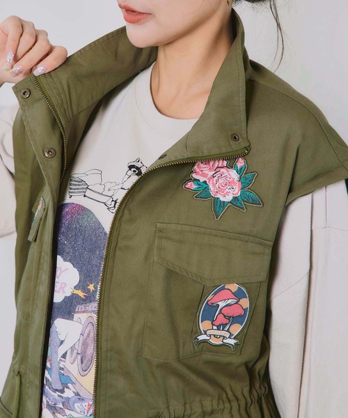ScoLar(スカラー)の「ScoLar(スカラー) ワッペン付き 袖取り外し2WAYジャケット(ミリタリージャケット・レディース・カーキ/ブラック・MEDIUM)」の13枚目の写真