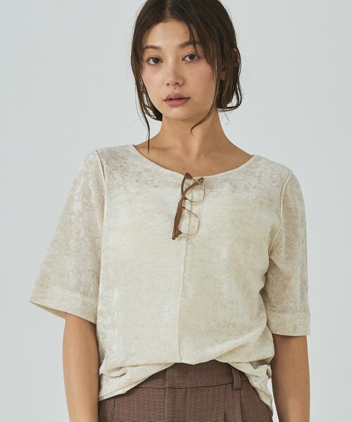 abahouse mavie(アバハウスマヴィ)の「シアーベロアTシャツ(Tシャツ/カットソー・レディース・ブラウン/グレー/オフホワイト・フリー)」の2枚目の写真