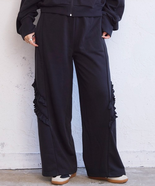 MARKEY'S（マーキーズ）の「【別注】umbro 裏毛フリルパンツ/おとな（スウェットパンツ・レディース・レッド/ブラック・160）」の3枚目の写真