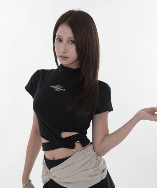 Melviianne(メルヴィアンヌ)の「Asymmetric Ring Tops(Tシャツ/カットソー・レディース・White/Black・MEDIUM/SMALL)」の2枚目の写真