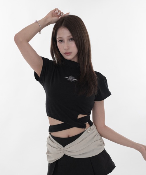 Melviianne(メルヴィアンヌ)の「Asymmetric Ring Tops(Tシャツ/カットソー・レディース・White/Black・MEDIUM/SMALL)」の4枚目の写真