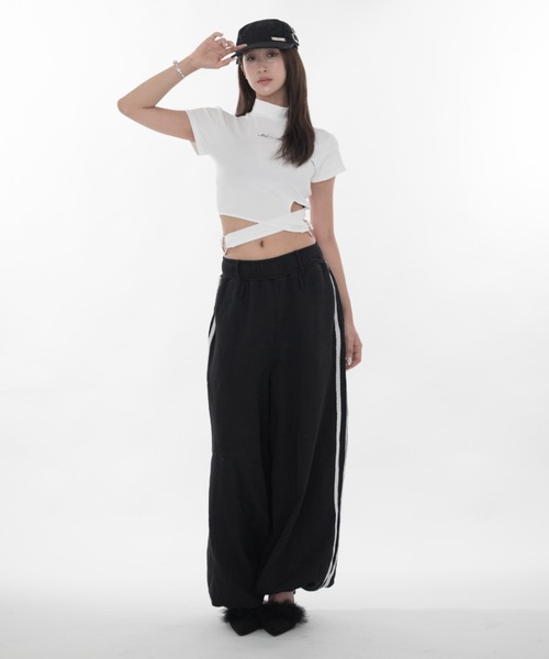 Melviianne(メルヴィアンヌ)の「Asymmetric Ring Tops(Tシャツ/カットソー・レディース・White/Black・MEDIUM/SMALL)」の12枚目の写真