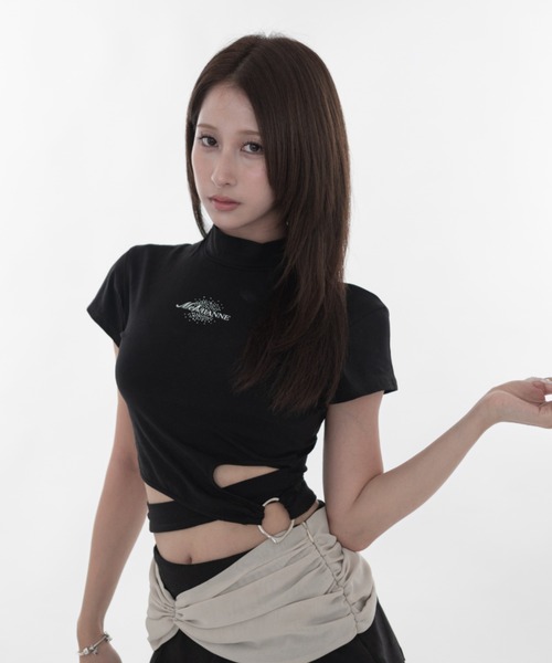 Melviianne(メルヴィアンヌ)の「Asymmetric Ring Tops(Tシャツ/カットソー・レディース・White/Black・MEDIUM/SMALL)」の3枚目の写真