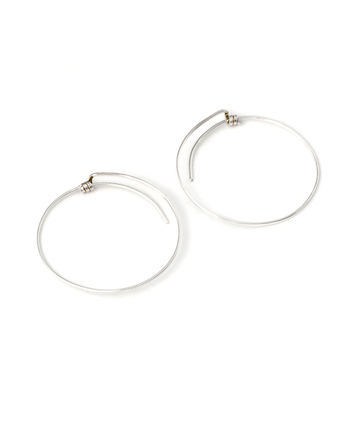 Serge Thoraval セルジュトラヴァル の Serge Thoraval Pierce Fil ピアス 両耳用 Wear