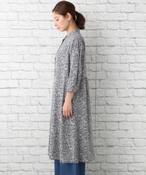 LEPSIM（レプシィム）の「ハナガラロングワンピースコート　748148（シャツワンピース・レディース・ブラック/ネイビー/ブルー・MEDIUM/LARGE）」の13枚目の写真