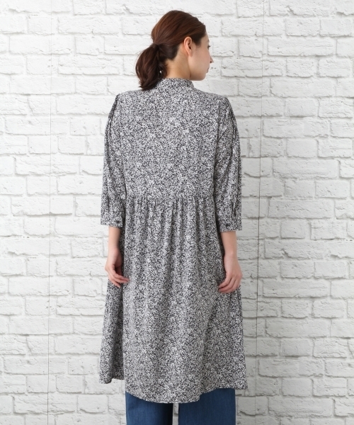 LEPSIM（レプシィム）の「ハナガラロングワンピースコート　748148（シャツワンピース・レディース・ブラック/ネイビー/ブルー・MEDIUM/LARGE）」の14枚目の写真