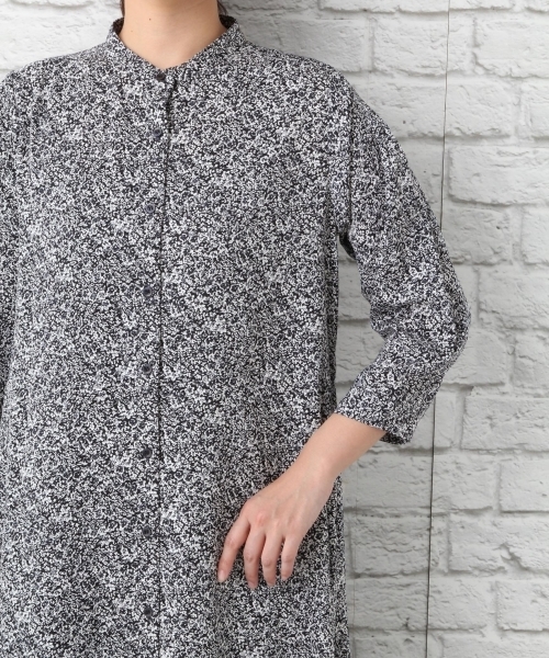 LEPSIM（レプシィム）の「ハナガラロングワンピースコート　748148（シャツワンピース・レディース・ブラック/ネイビー/ブルー・MEDIUM/LARGE）」の16枚目の写真