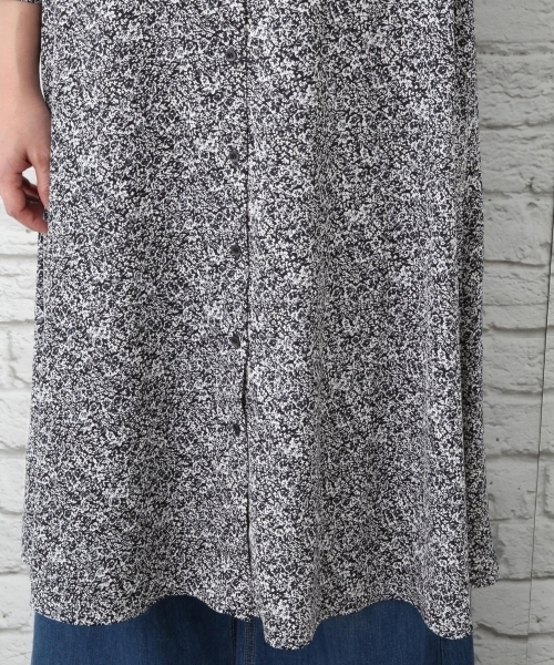 LEPSIM（レプシィム）の「ハナガラロングワンピースコート　748148（シャツワンピース・レディース・ブラック/ネイビー/ブルー・MEDIUM/LARGE）」の9枚目の写真